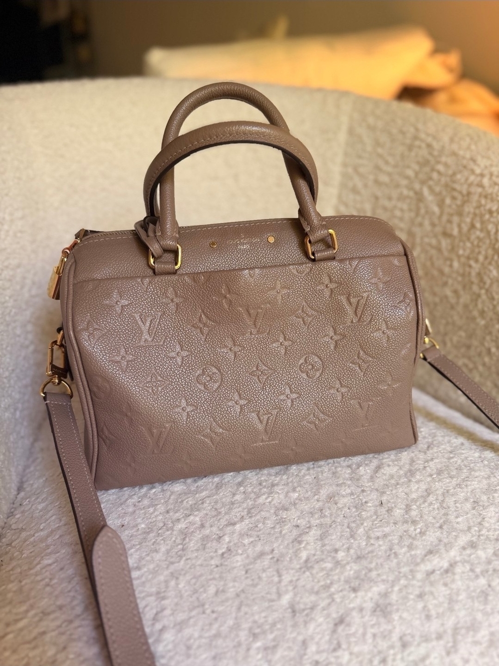 Louis Vuitton Empreinte Speedy 25 Bandoulière in Turtledove